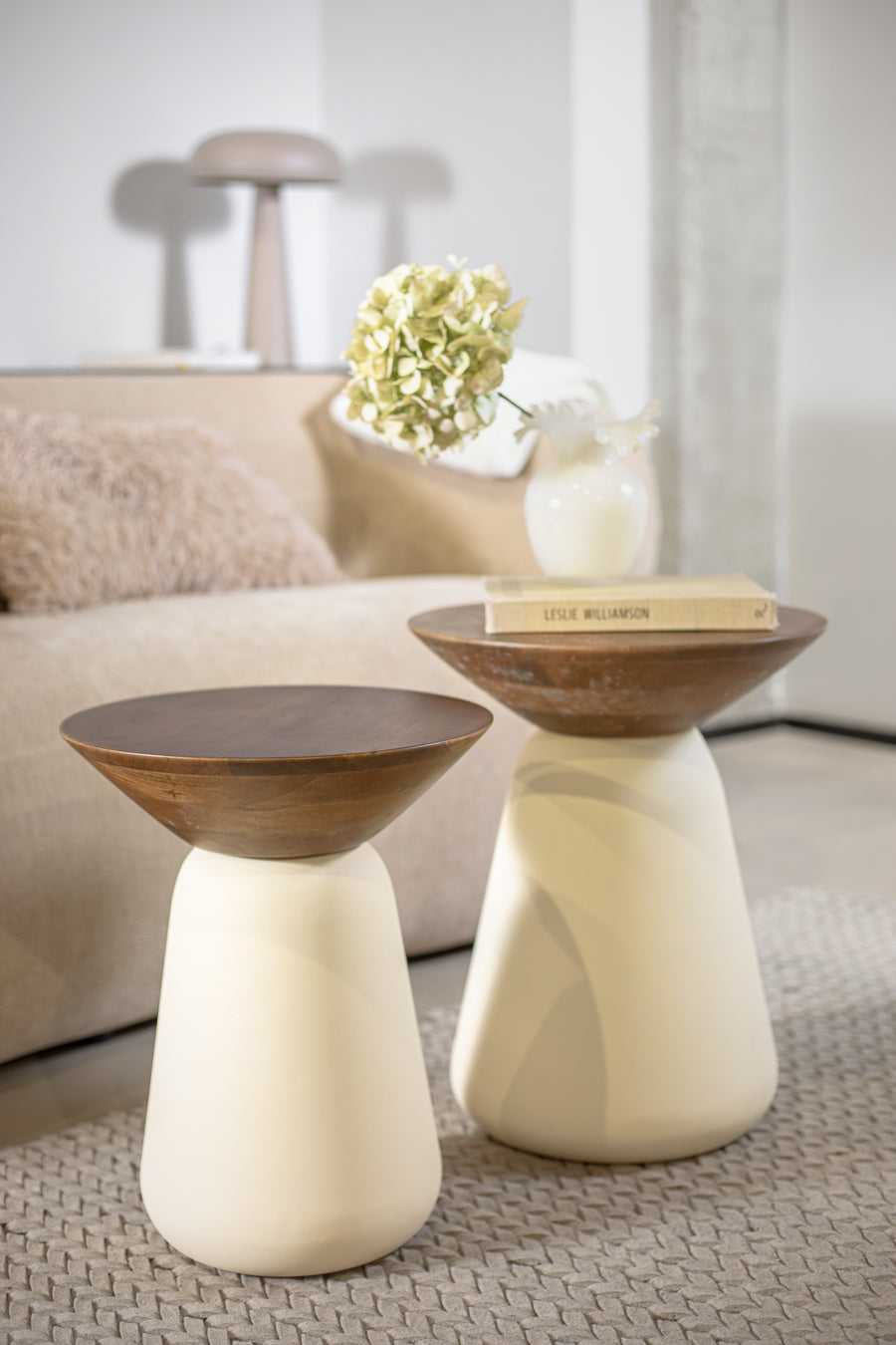 שולחן קוסמוס אייבורי בראון L