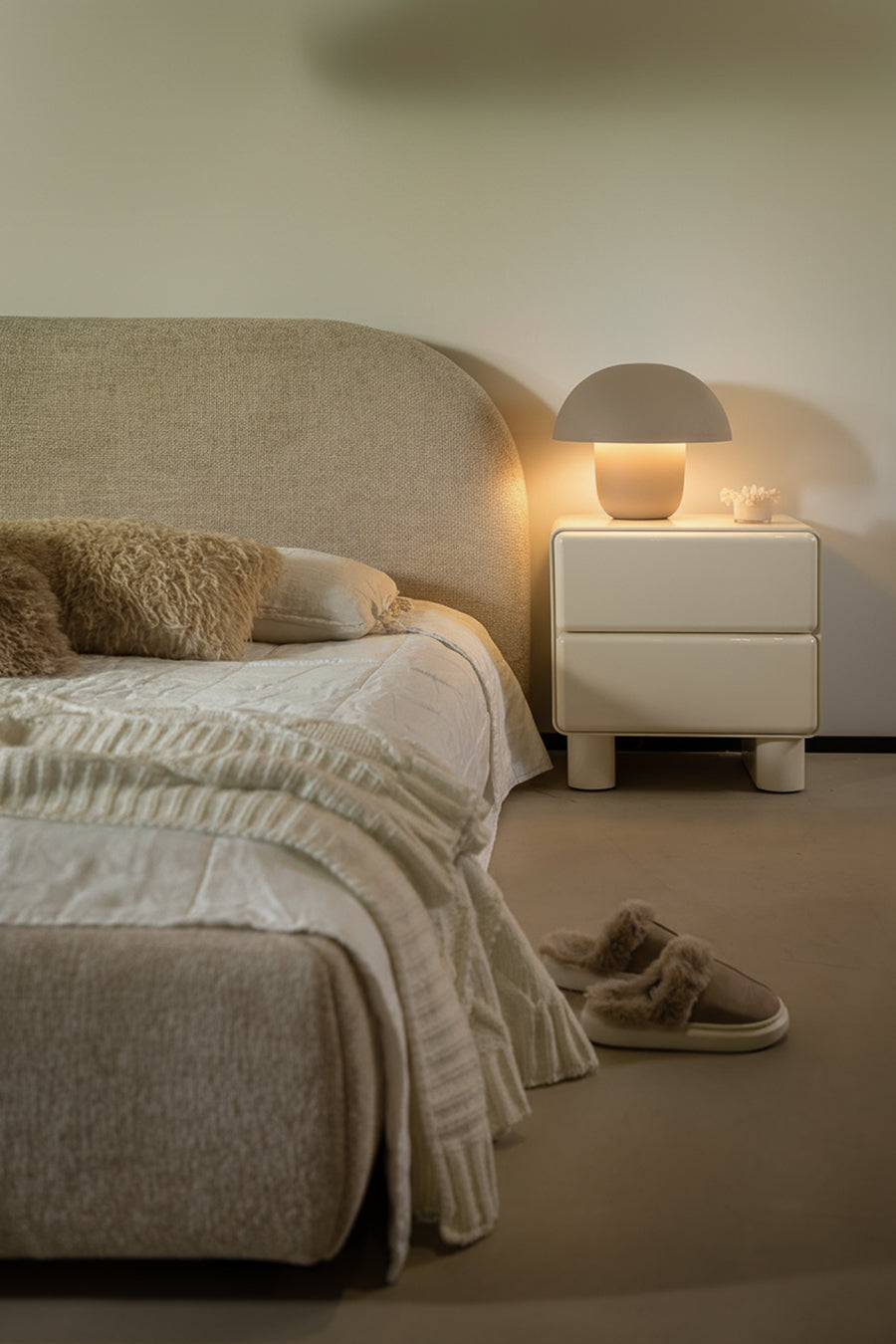 שידת צד גלוסי מילקי ווייט