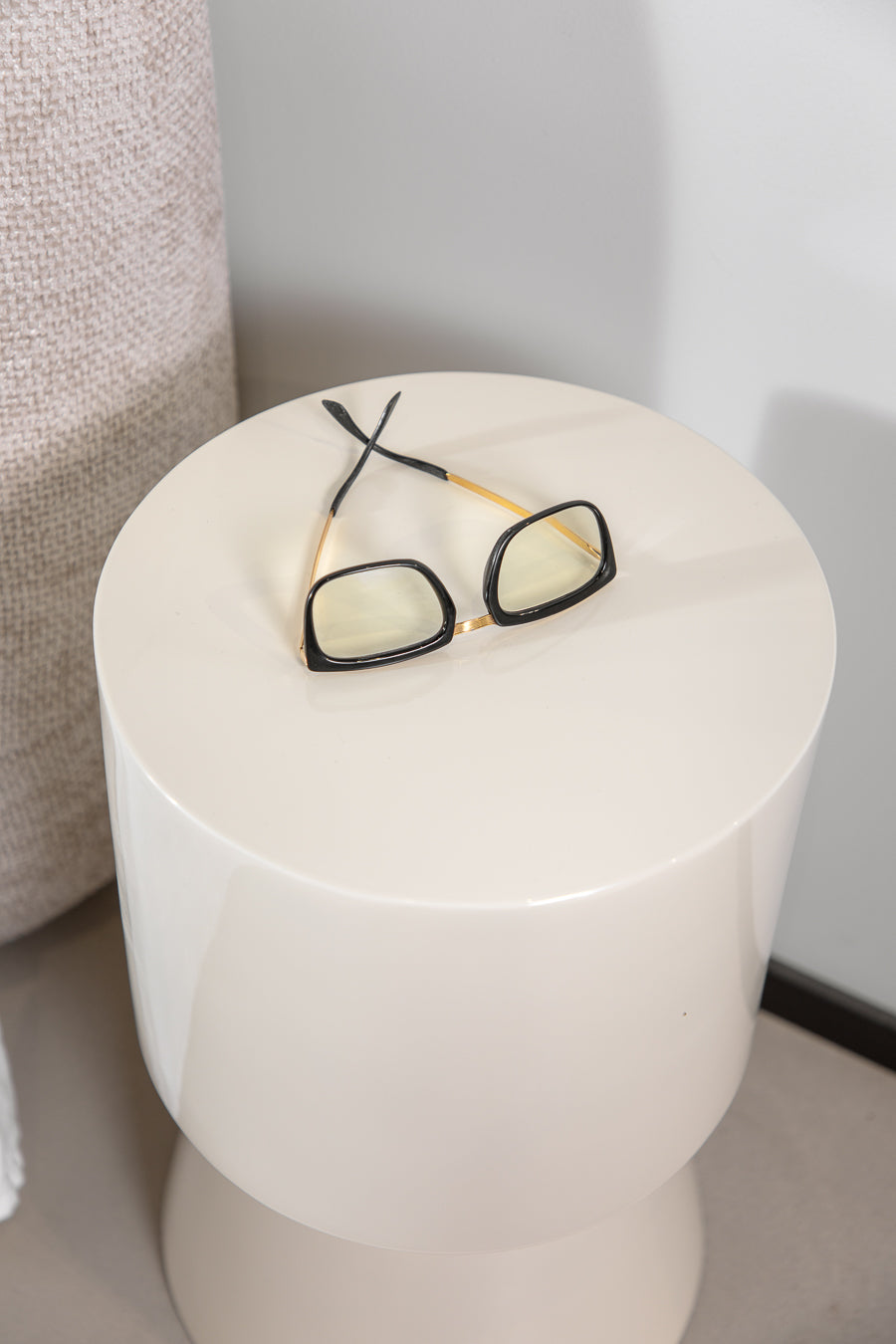 סטול גלוסי מילקי ווייט