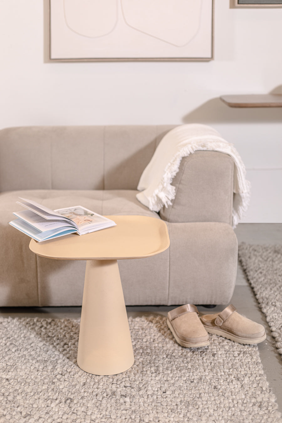 שולחן קוזי בז'