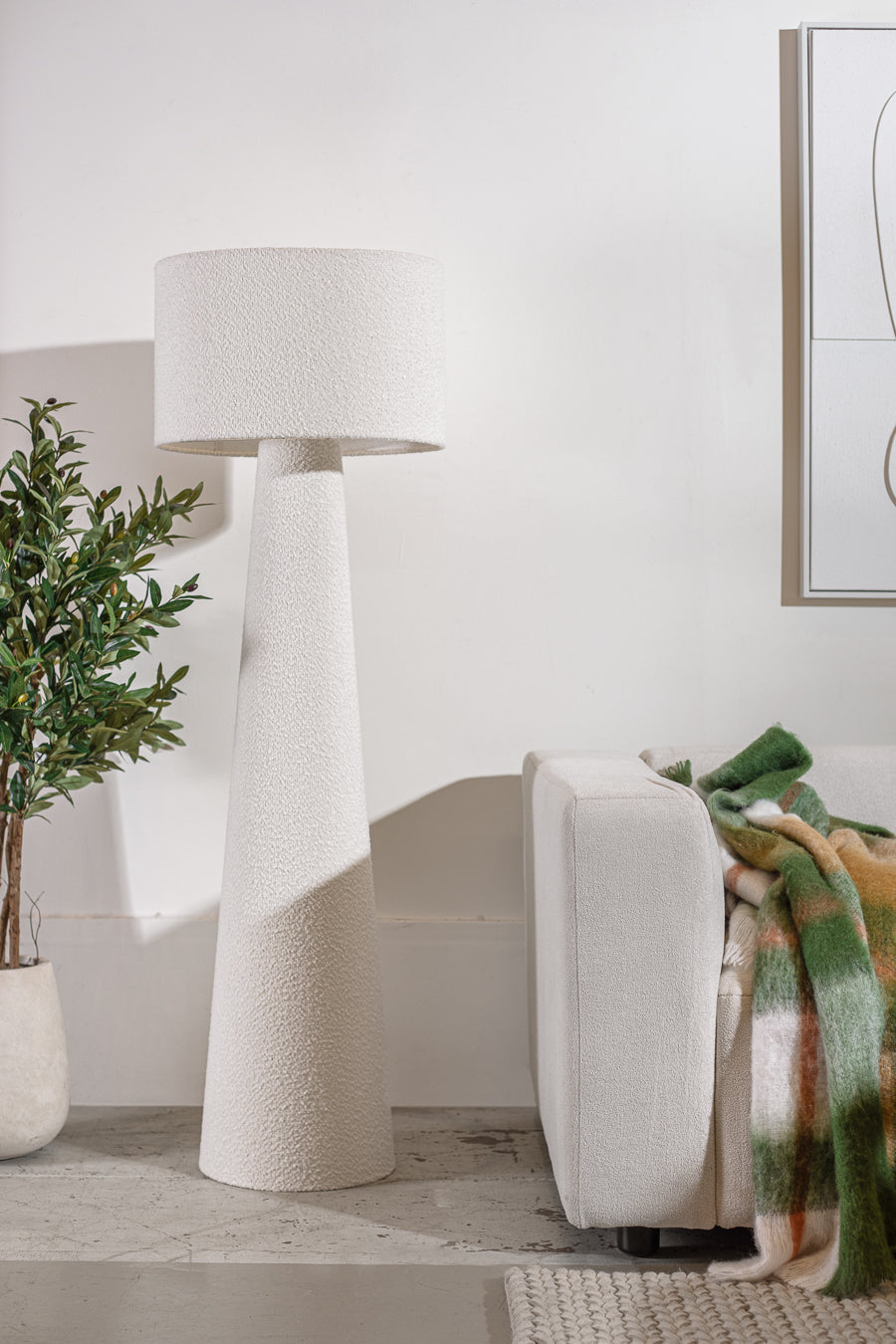 מנורה ריצפה פאבריקה בוקלה ווייט