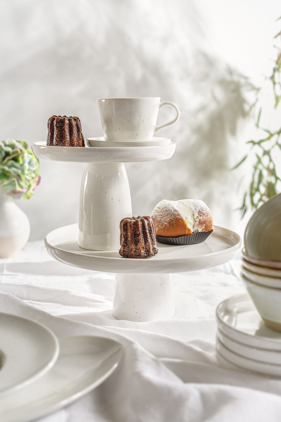 מגש על רגל ונילה M