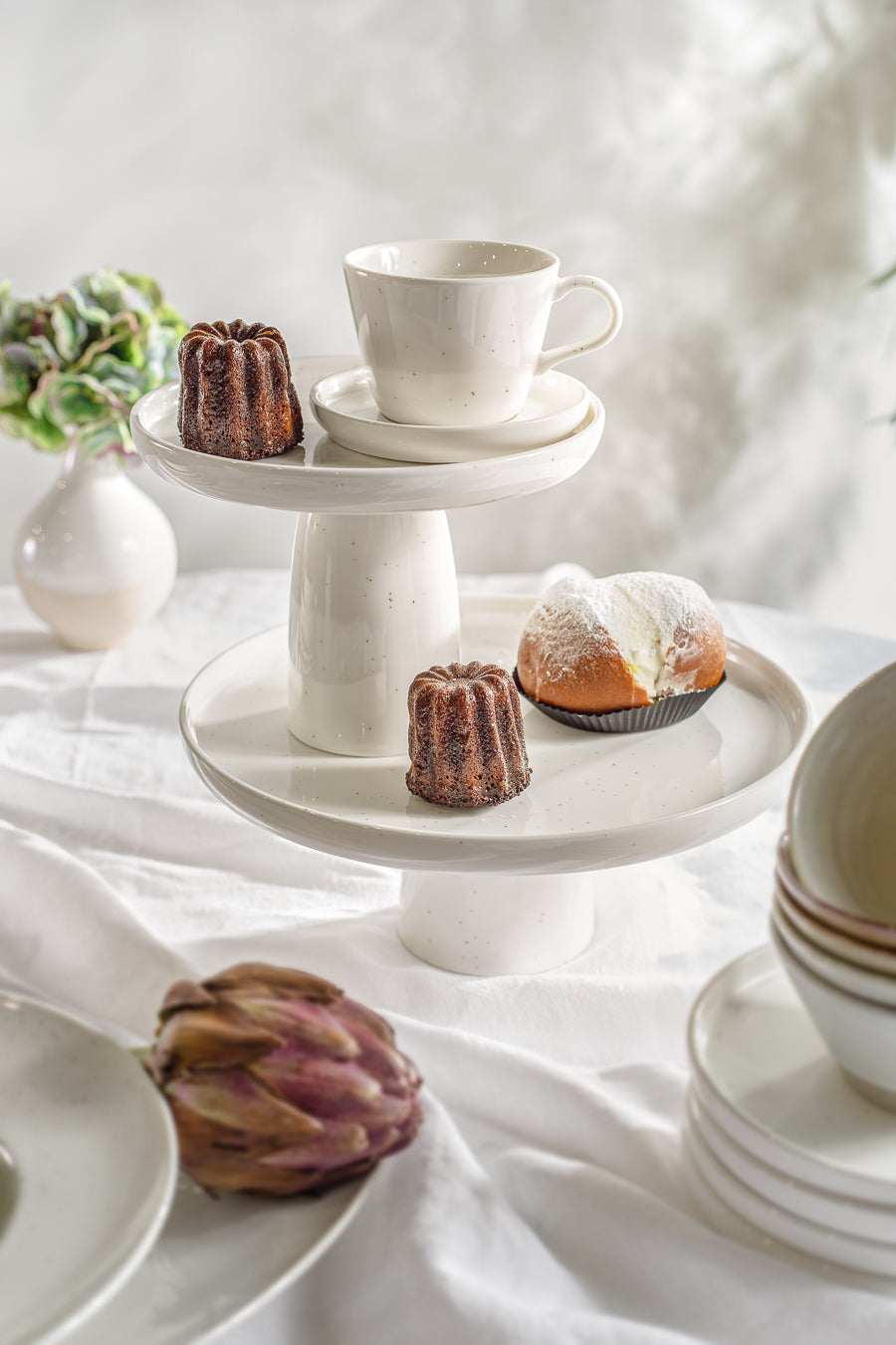 מגש על רגל ונילה M