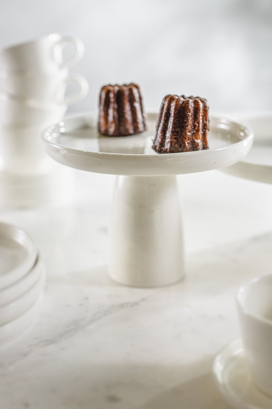 מגש על רגל ונילה M