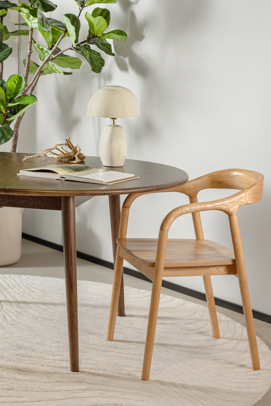 מנורת שולחן מאשרום גלוסי ונילה