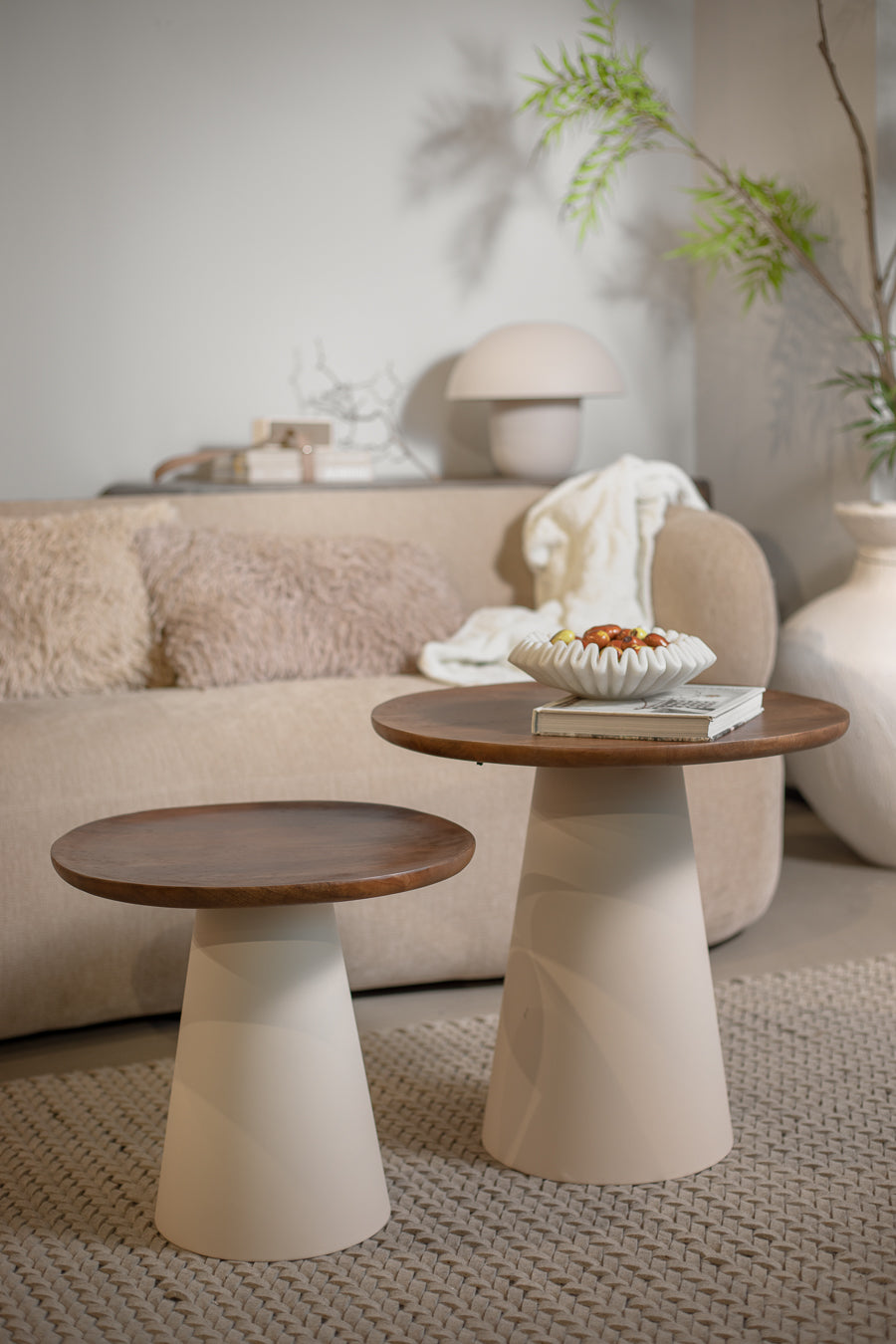 שולחן קוסמוס אייבורי בראון