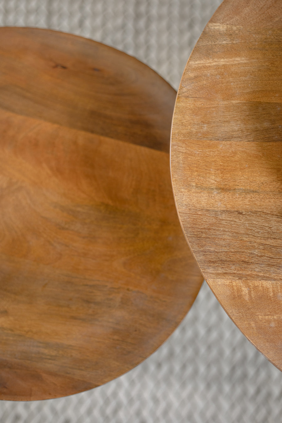 שולחן קוסמוס אייבורי בראון