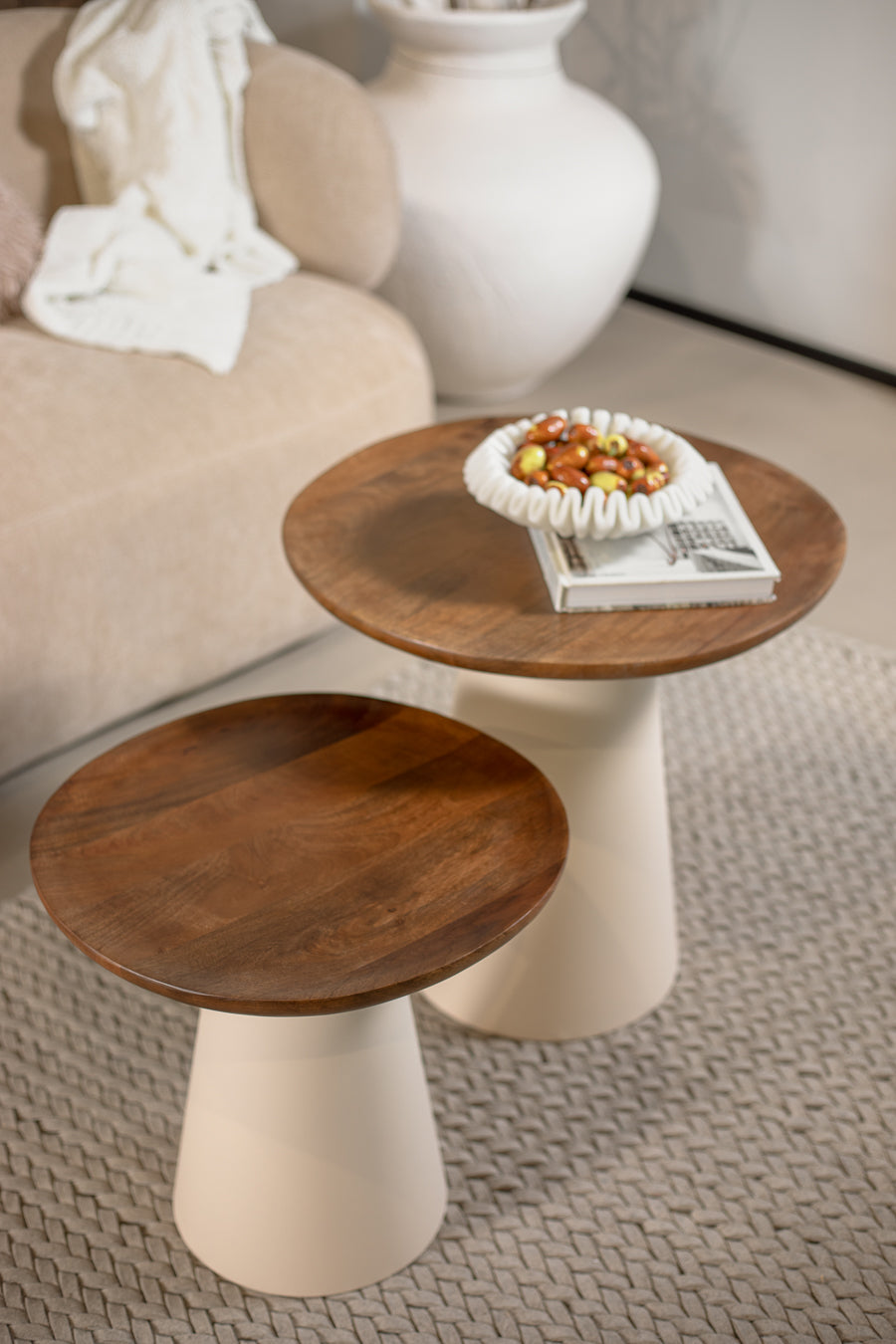 שולחן קוסמוס אייבורי בראון