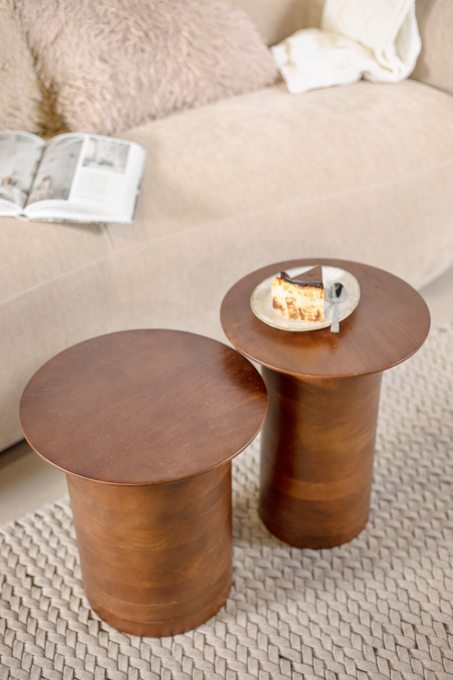 שולחן קוסמוס ווד בראון