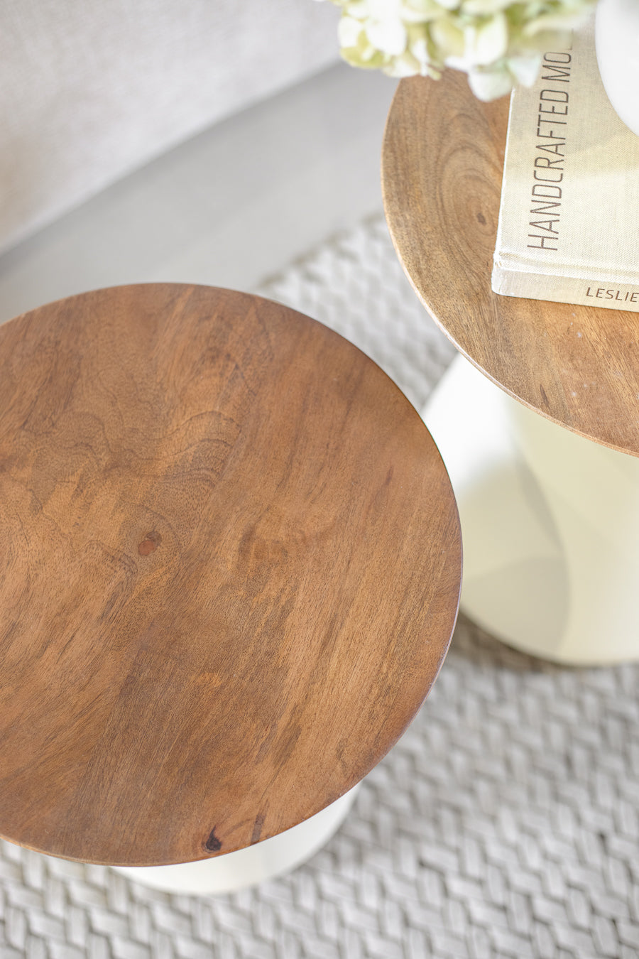 שולחן קוסמוס אייבורי בראון M