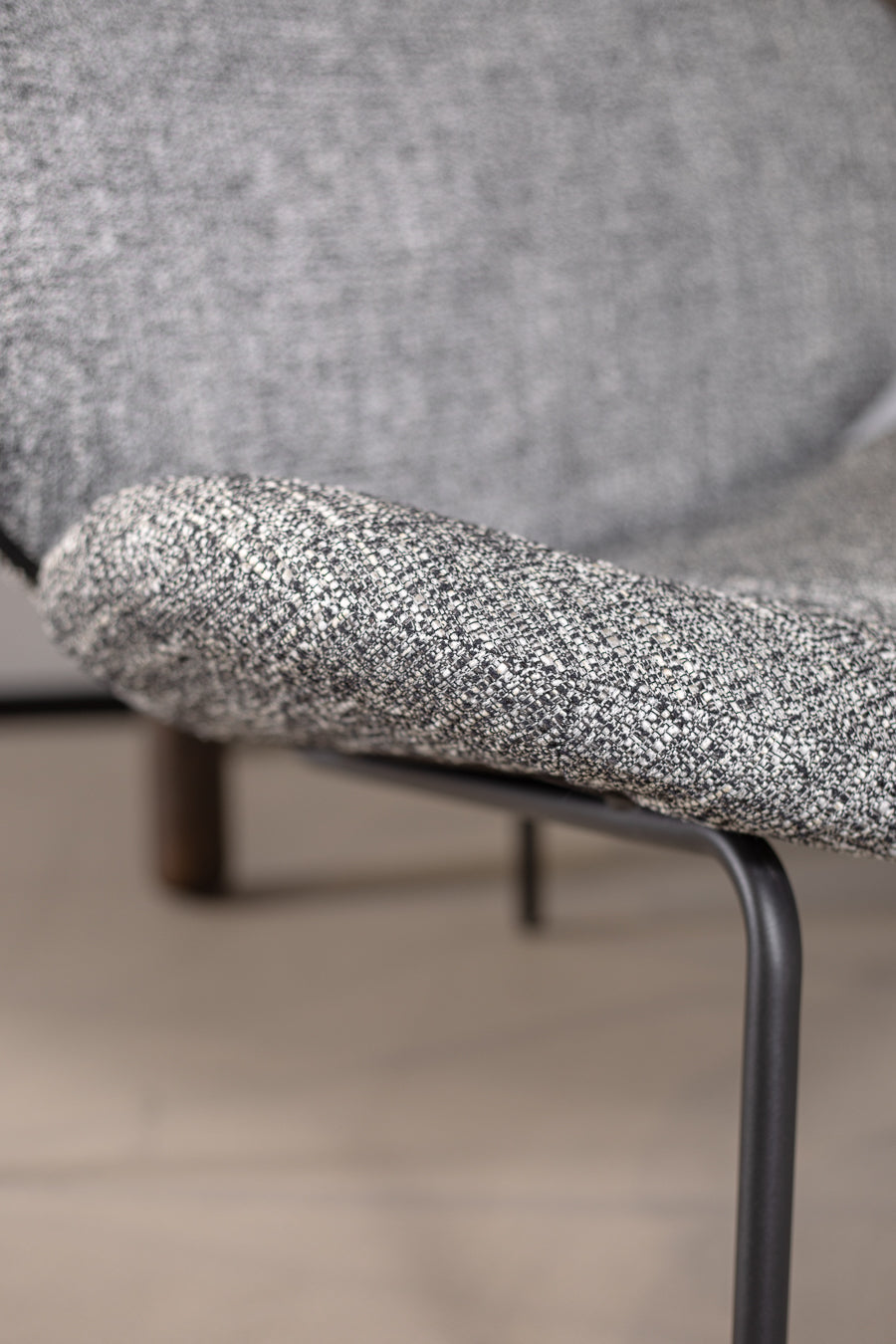 לאונג' צ'ייר לייזי מדיסון סמוק