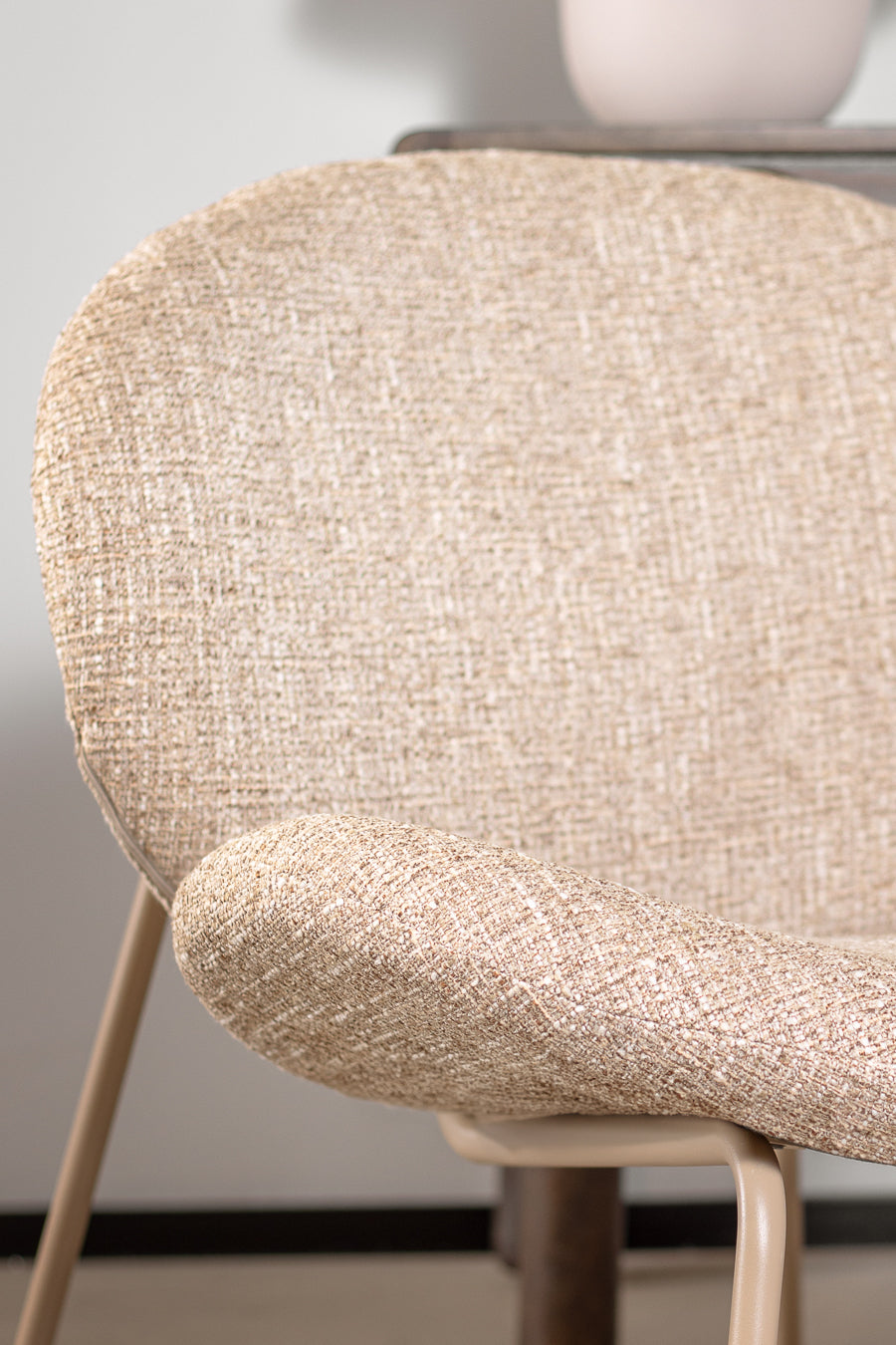 לאונג' צ'ייר לייזי מדיסון קפוצ'ינו