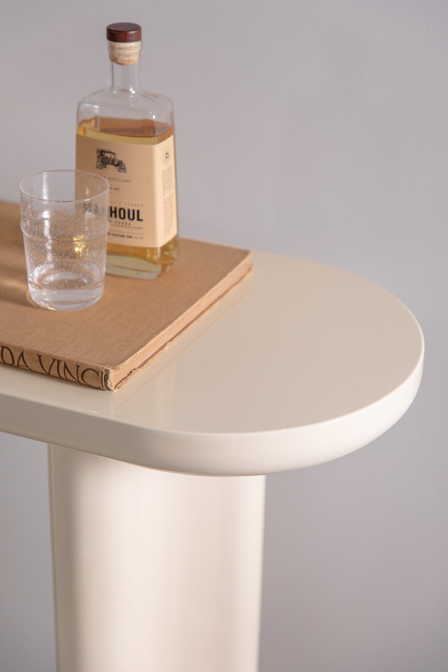 קונסולה גלוסי מילקי ווייט