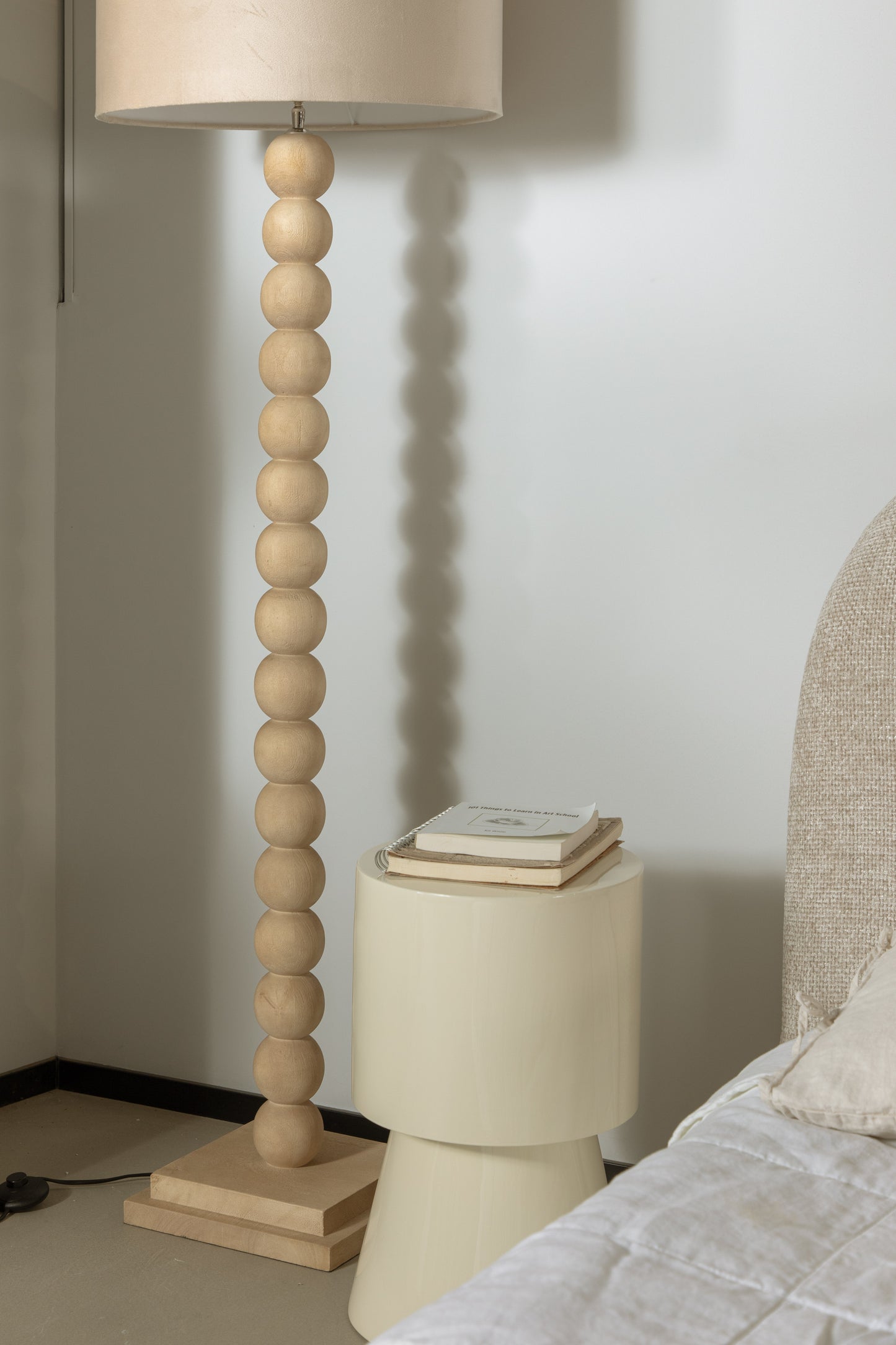 סטול גלוסי מילקי ווייט