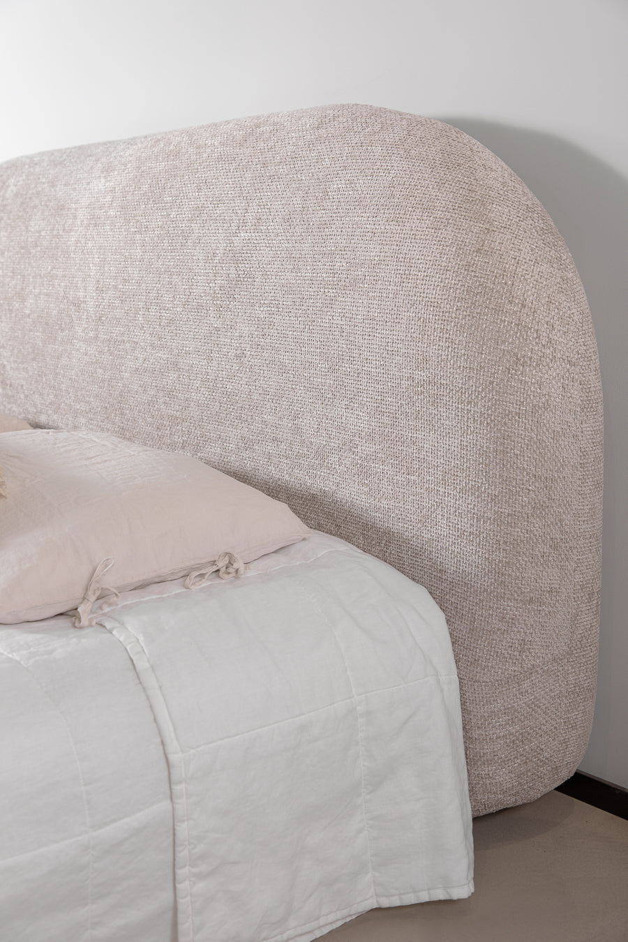 מיטה ראונד קלואי אייבורי