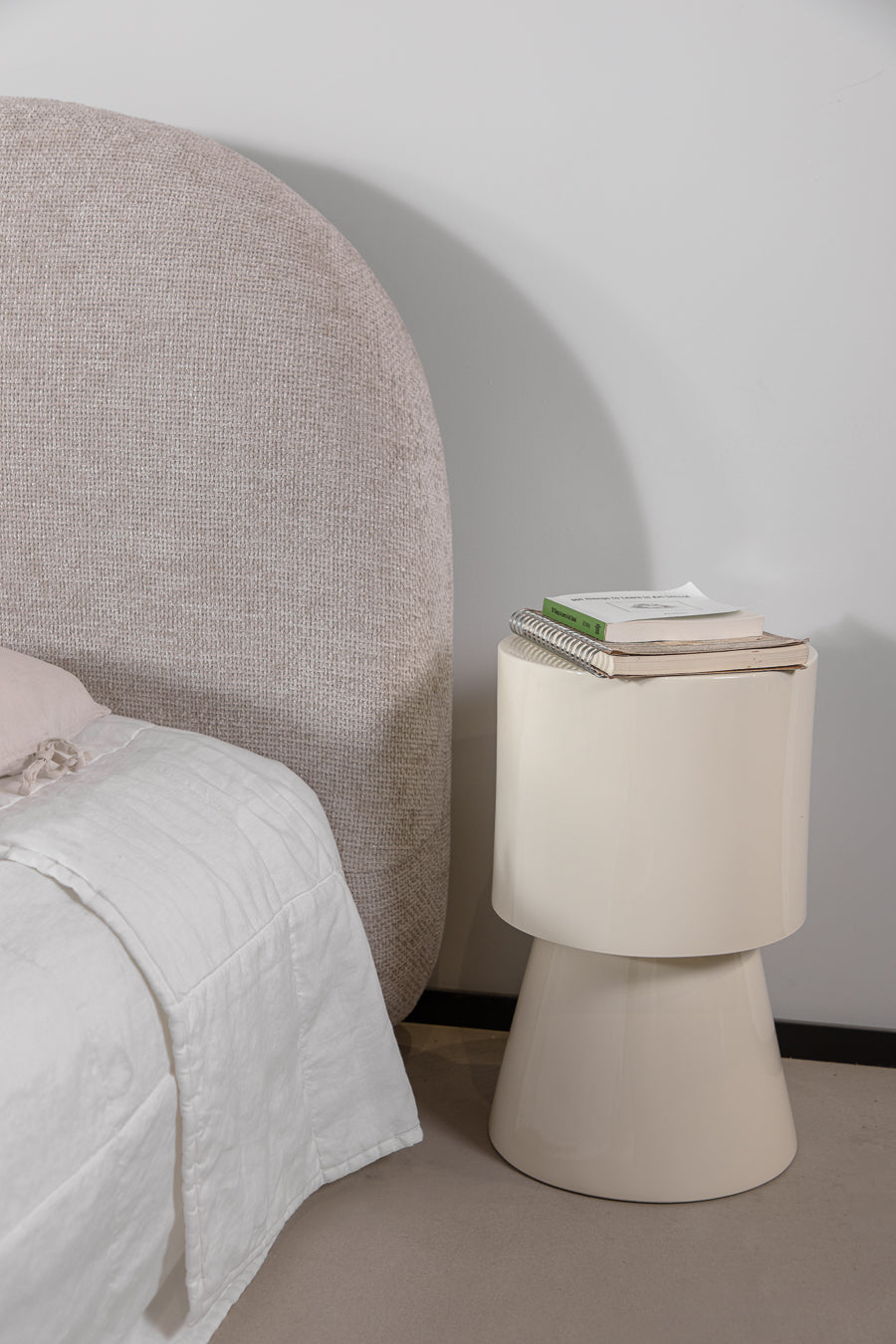 סטול גלוסי מילקי ווייט