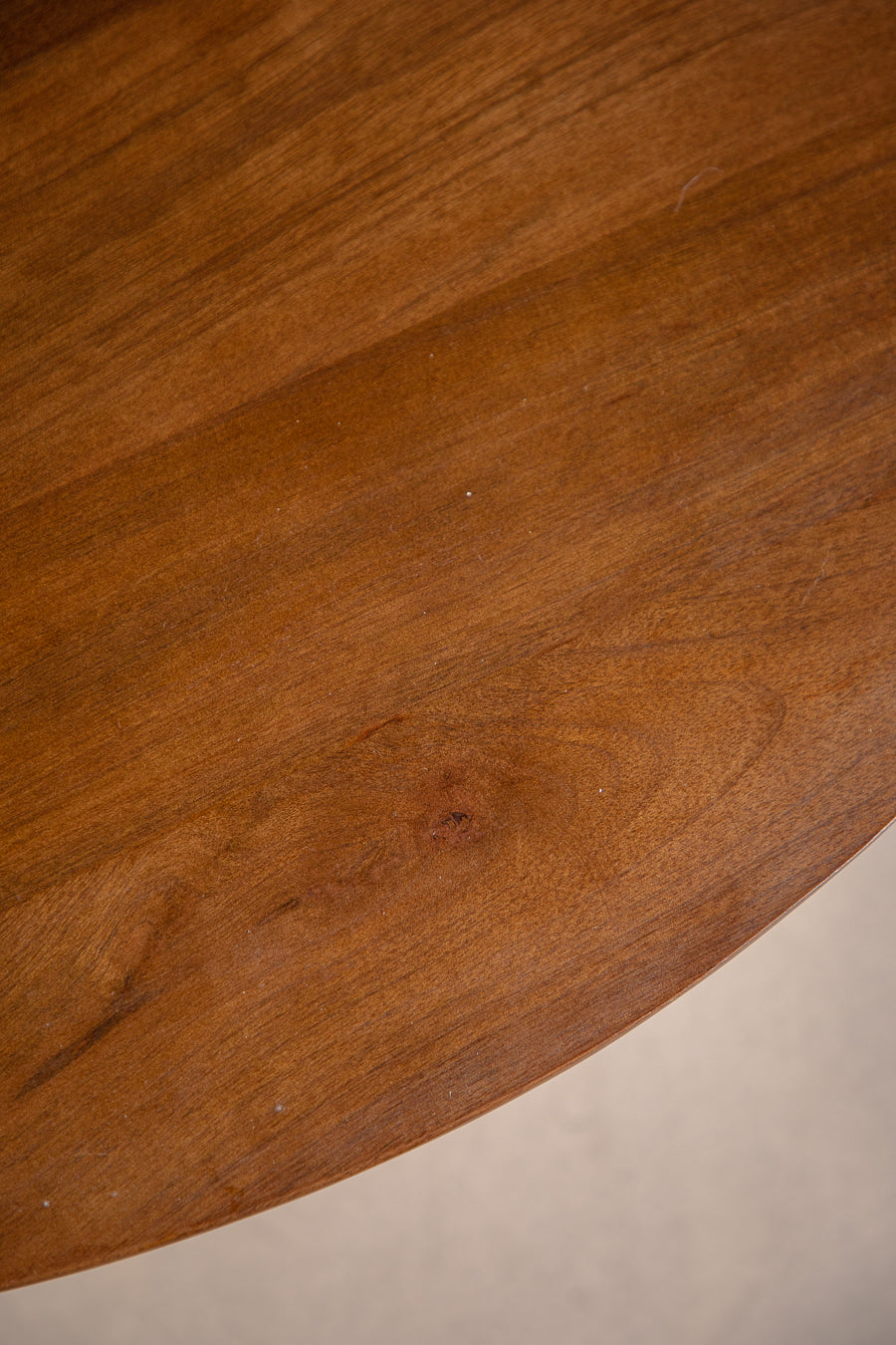 שולחן קוסמוס ראונד